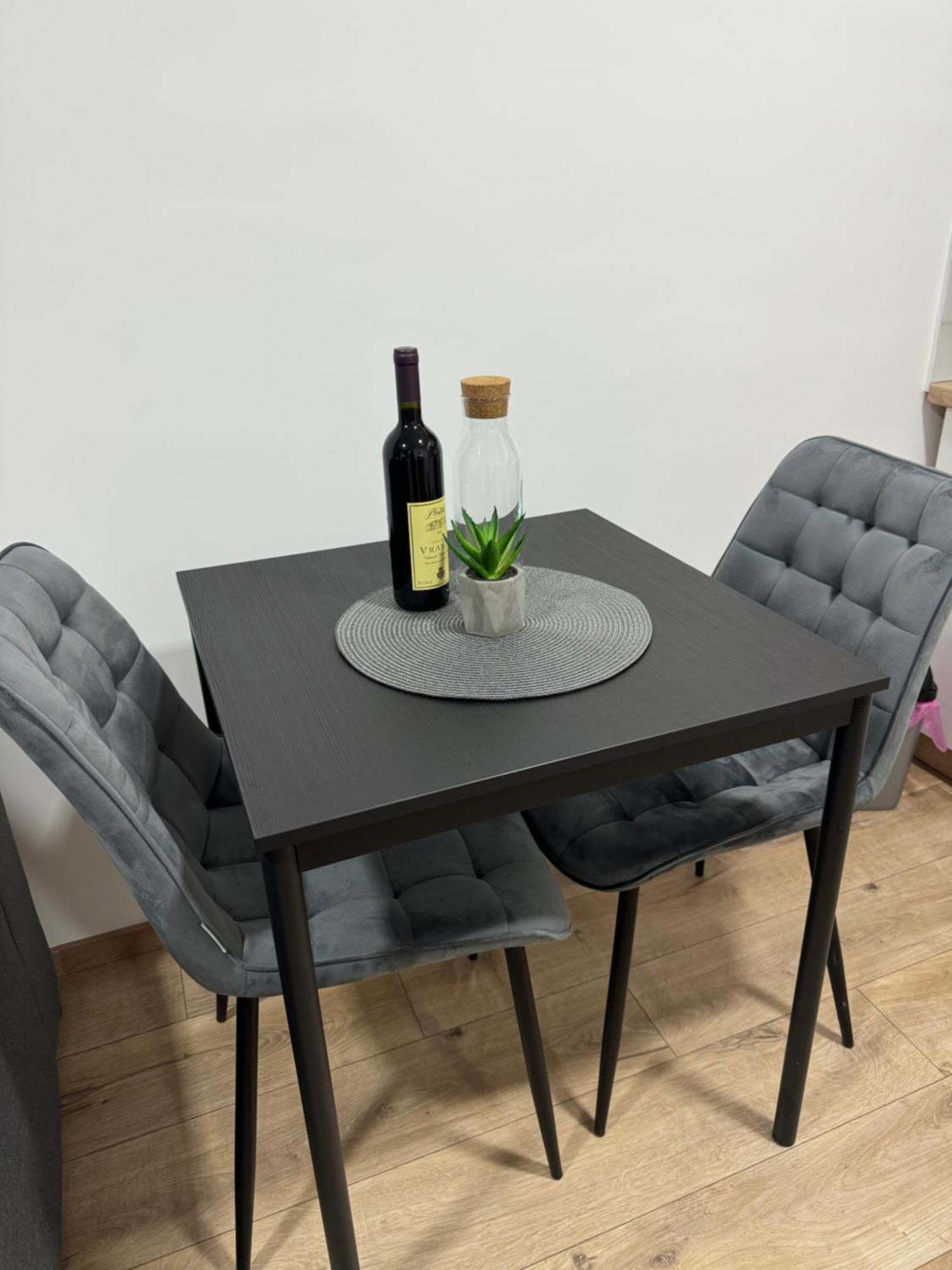 Apartment Sixty Three